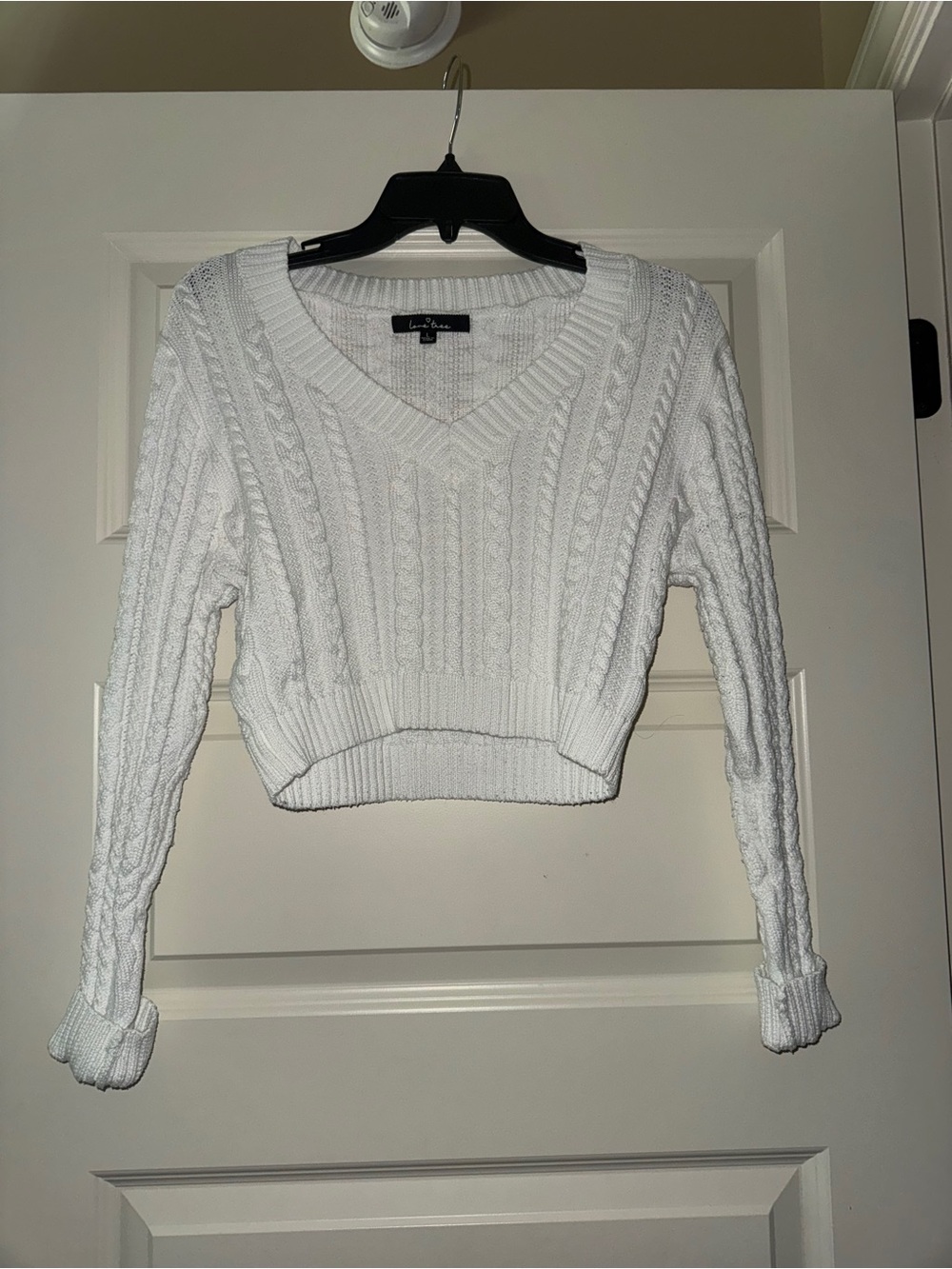 Love Tree White Cable Knit V-Neck Cropped Sweater